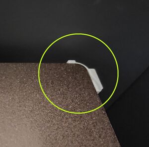 Correctly seated build plate in relation to the plastic guide